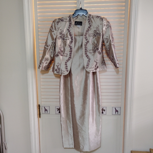 Alex Evenings Dresses & Skirts - Alex Evenings Champagne Embroidered Jacket & Dress Set